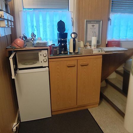 Gaestezimmer Boxenstopp Veitsbronn エクステリア 写真
