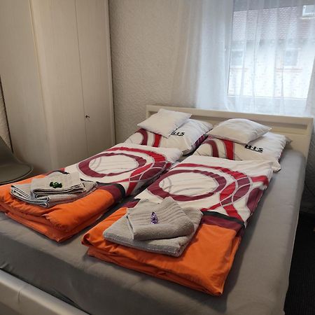 Gaestezimmer Boxenstopp Veitsbronn エクステリア 写真