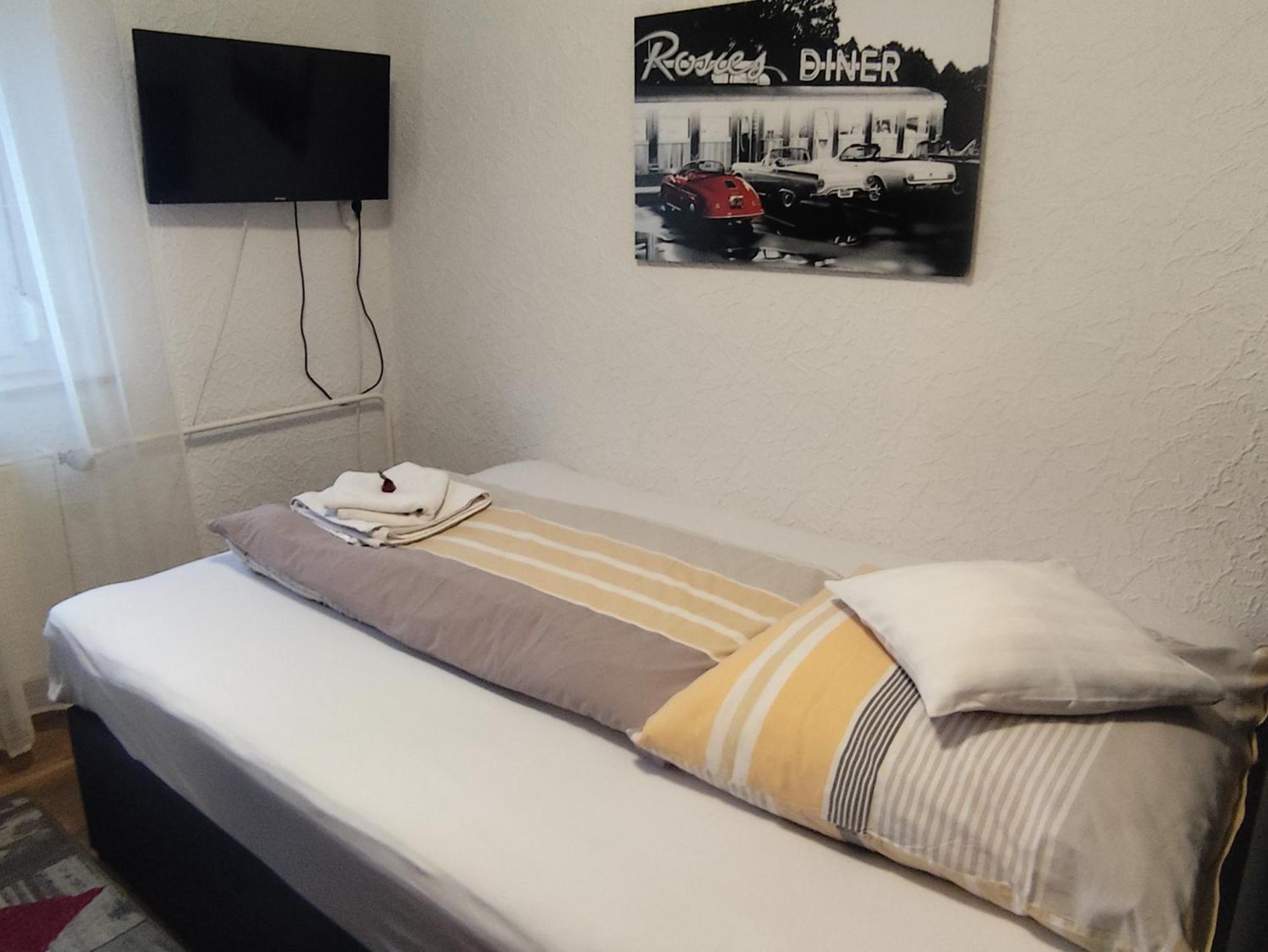 Gaestezimmer Boxenstopp Veitsbronn エクステリア 写真