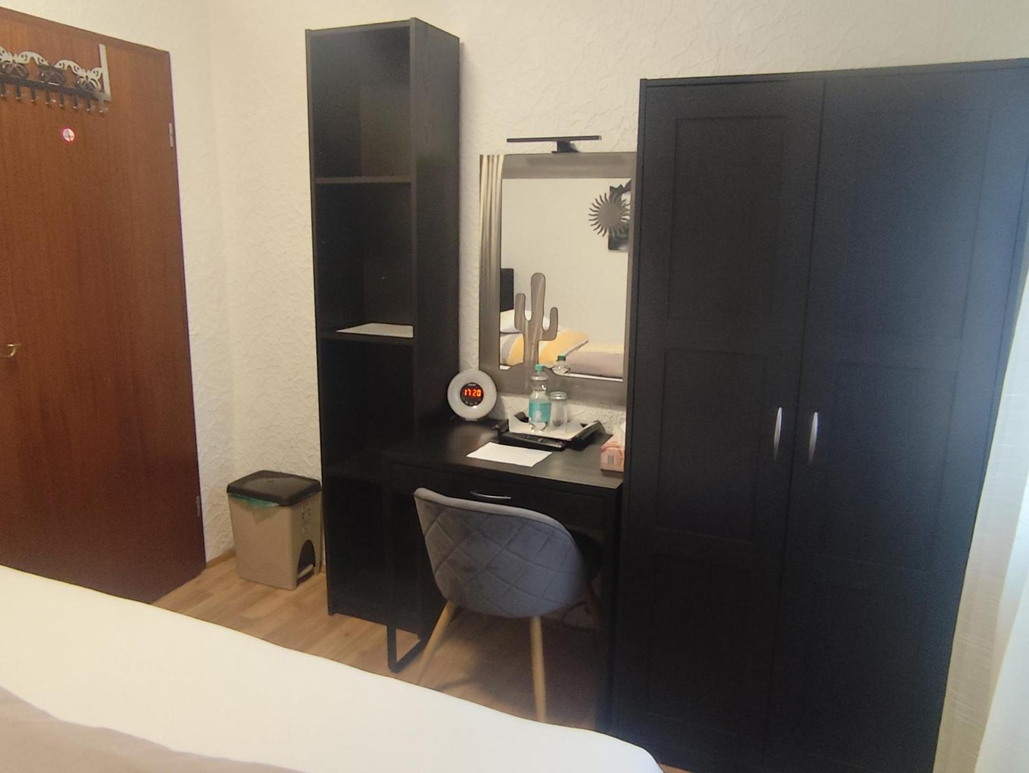 Gaestezimmer Boxenstopp Veitsbronn エクステリア 写真
