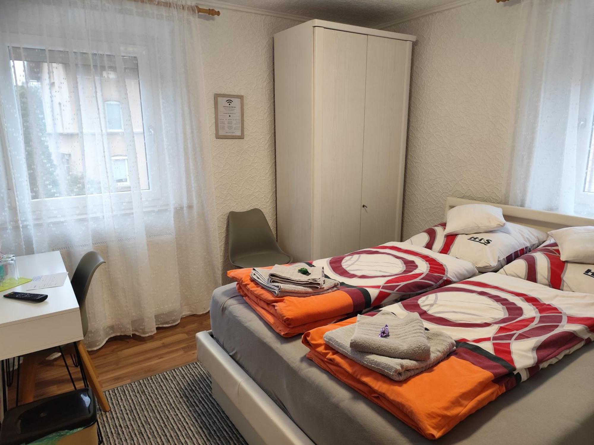 Gaestezimmer Boxenstopp Veitsbronn エクステリア 写真