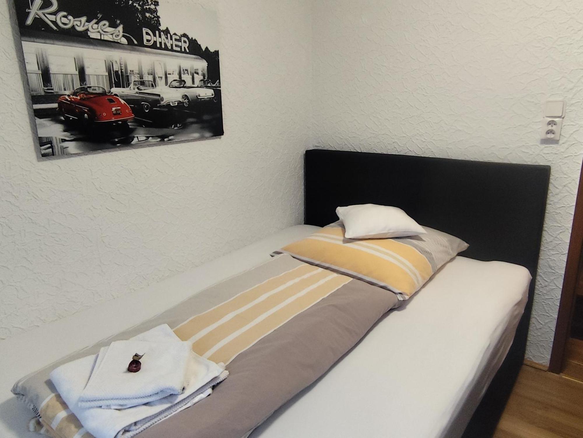 Gaestezimmer Boxenstopp Veitsbronn エクステリア 写真